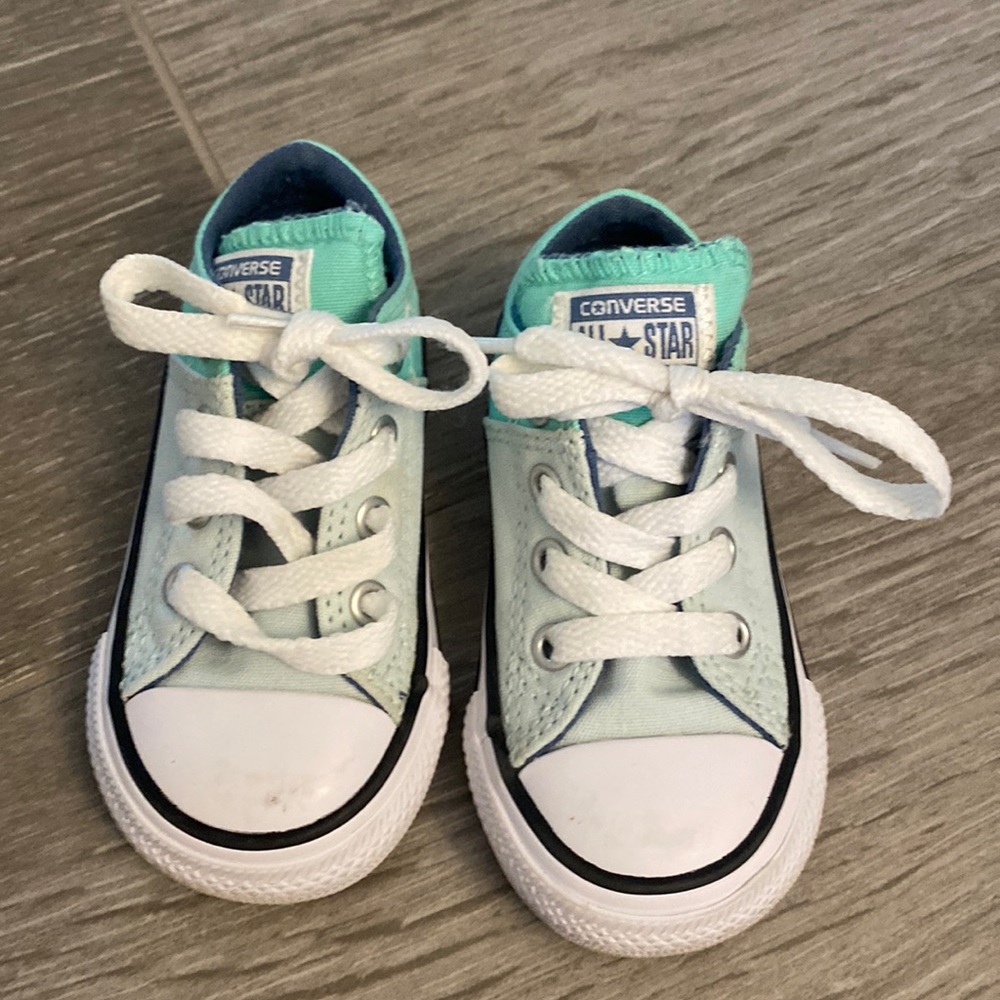 Converse sneakers size 5